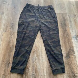 Chico's women’s  Camouflage Jogger Pants - Black & Green